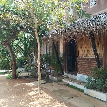 Lucky Holiday Home Anuradhapura Buitenkant foto