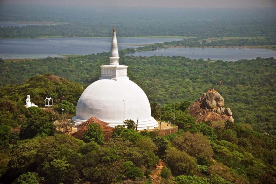 Lucky Holiday Home Anuradhapura Buitenkant foto