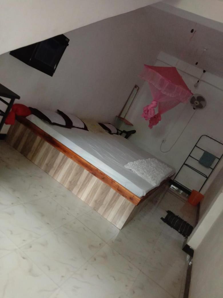 Lucky Holiday Home Anuradhapura Buitenkant foto