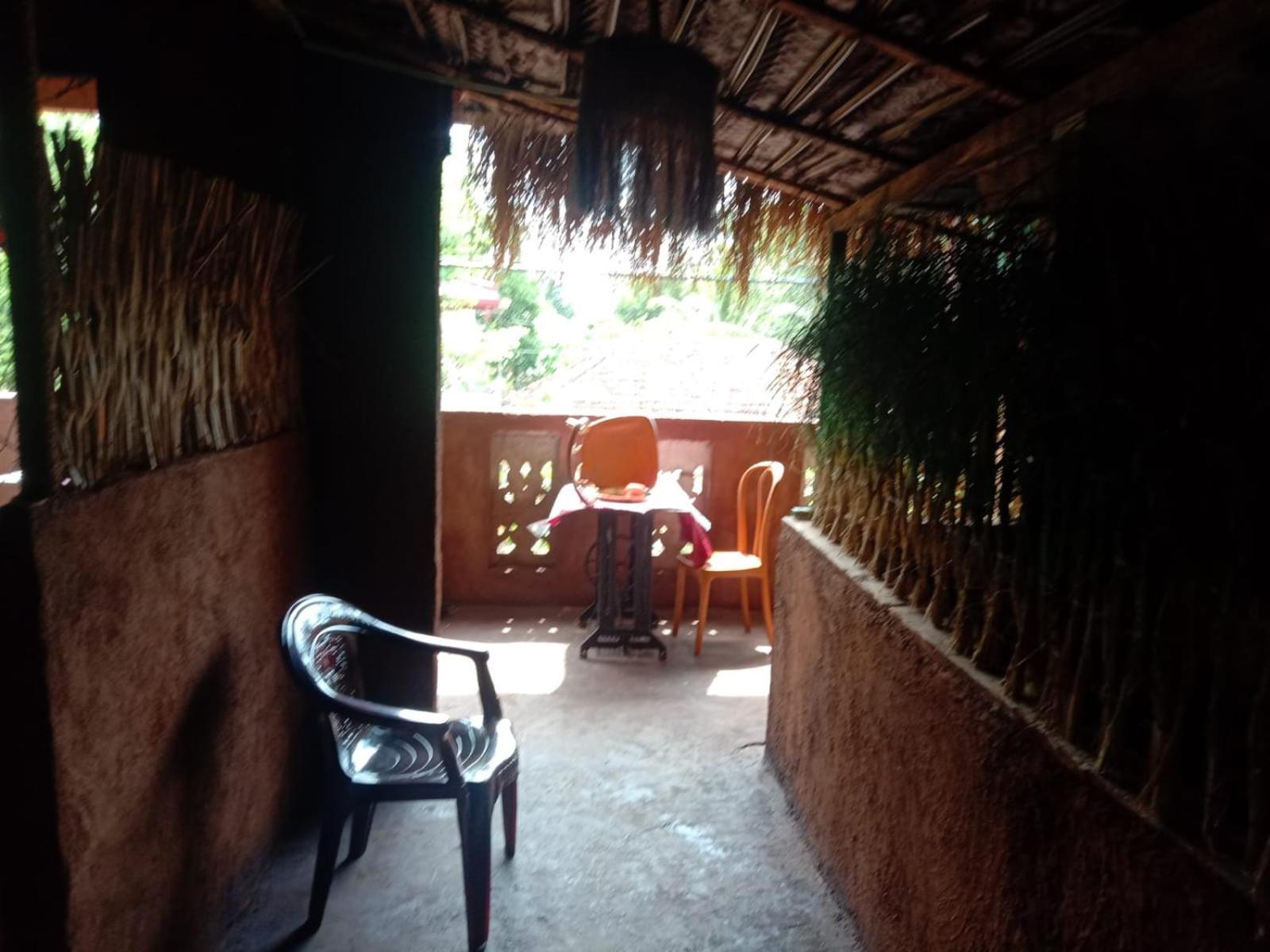 Lucky Holiday Home Anuradhapura Buitenkant foto