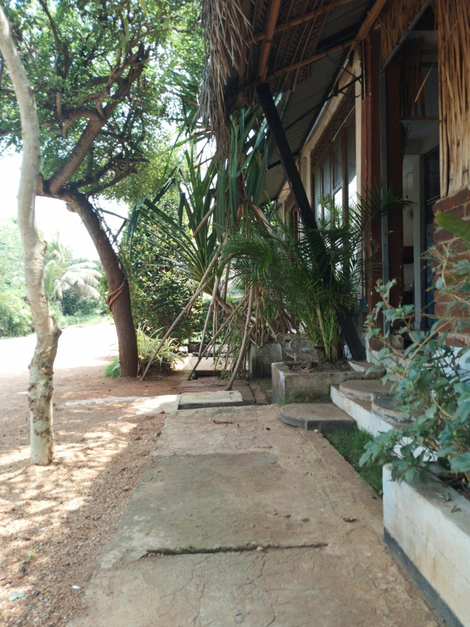 Lucky Holiday Home Anuradhapura Buitenkant foto