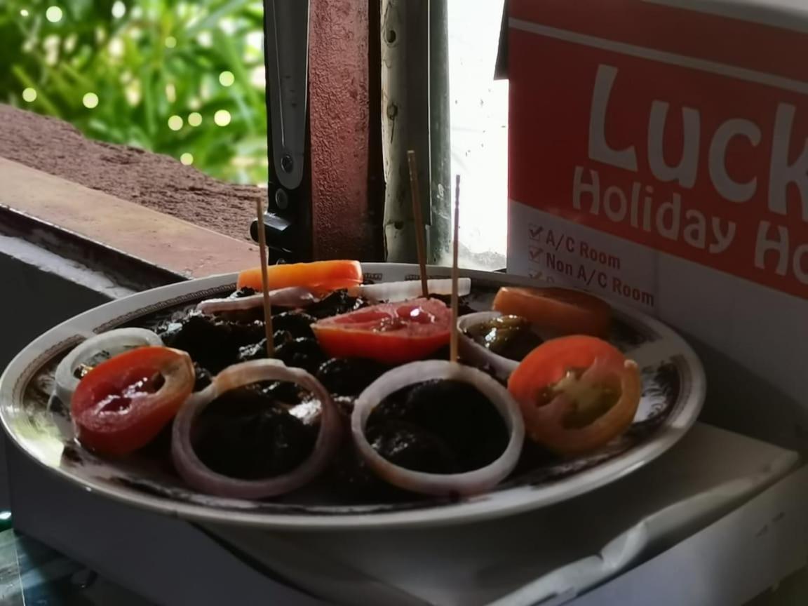 Lucky Holiday Home Anuradhapura Buitenkant foto