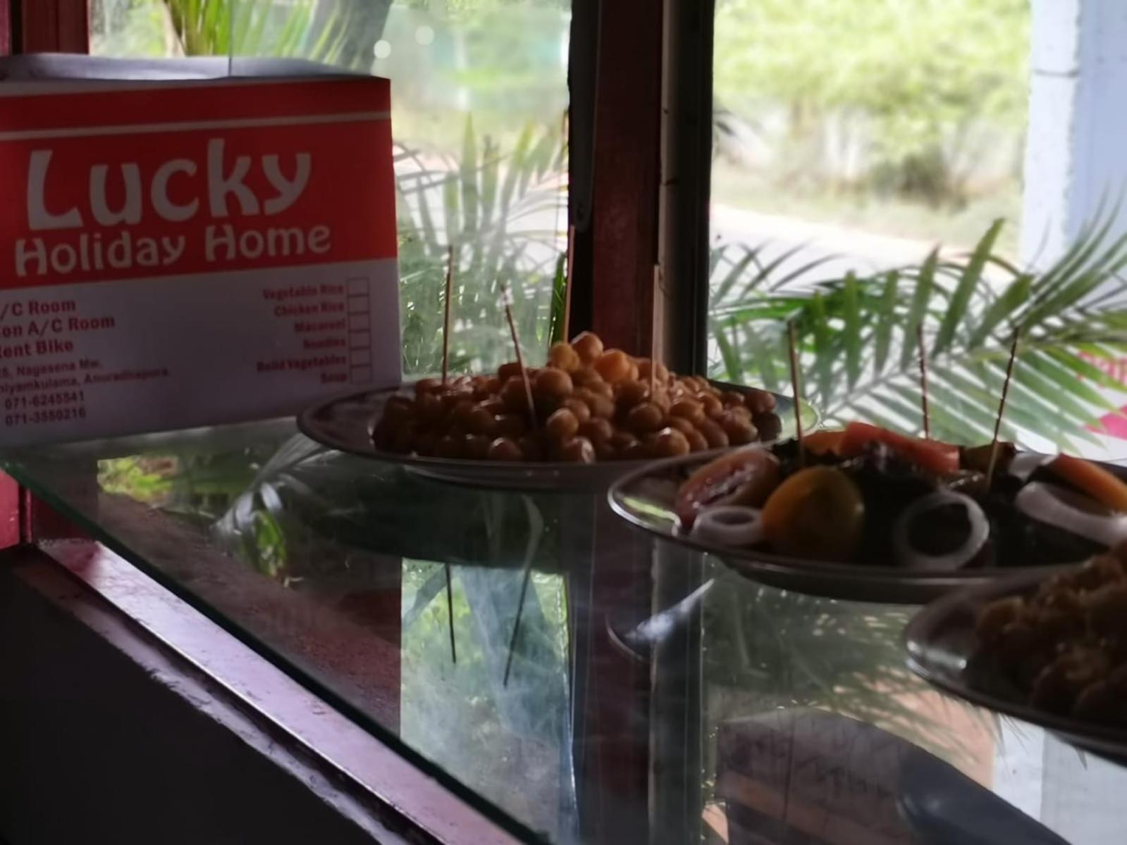 Lucky Holiday Home Anuradhapura Buitenkant foto