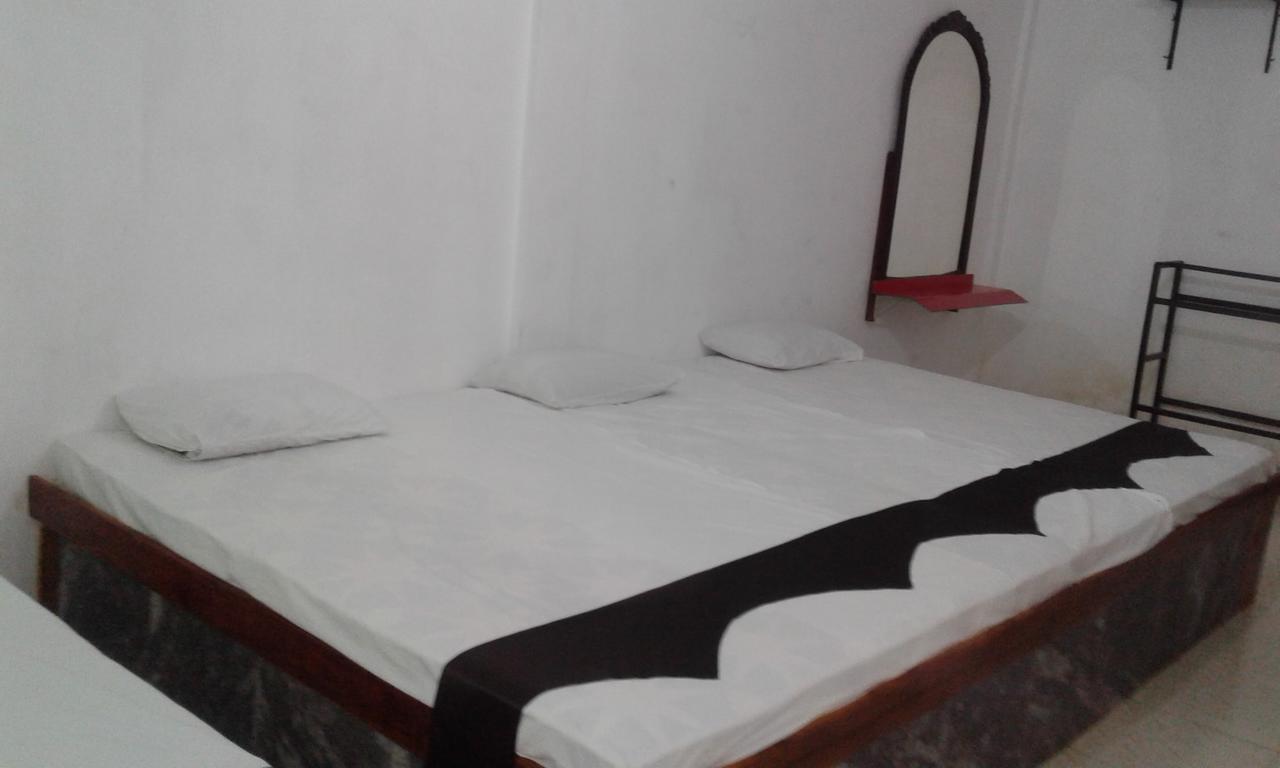 Lucky Holiday Home Anuradhapura Buitenkant foto